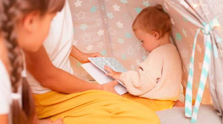 کتاب خواندن برای نوزاد؛ فواید، زمان شروع و روش انجام 27 کتابخوانی برای نوزاد