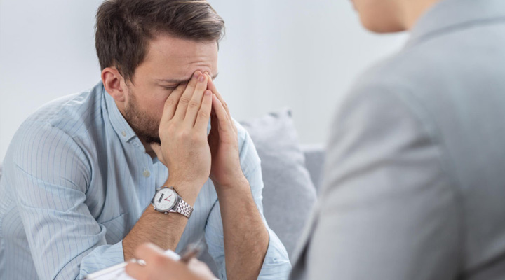 تروما چیست؛ علائم، مراحل، اقدامات لازم برای بهبود 10 درمان تروما بهکمک رواندرمانگر