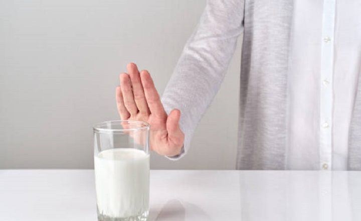 حذف شیر و فرآورده‌های آن از رژیم غذایی اصلی‌ترین راه درمان حساسیت به شیر است