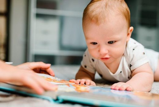 آشنایی نوزاد با کتاب