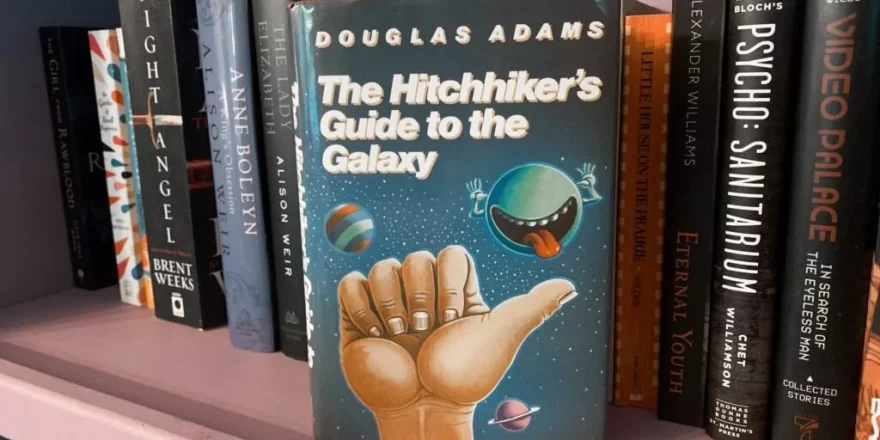 راهنمای مسافران کهکشان به کتابفروشی‌ها می‌رسد