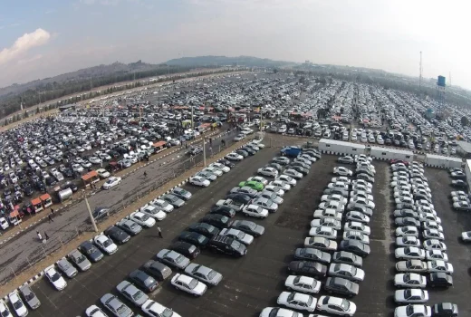 نگاهی به قیمت خودرو در بازار مهرماه 1402، تقابل رکود و هیجان + جدول