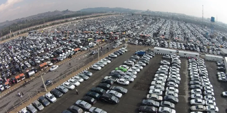 نگاهی به قیمت خودرو در بازار مهرماه 1402، تقابل رکود و هیجان + جدول