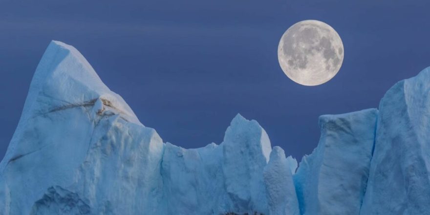 سن ماه از چیزی که فکر می کردیم بیشتر است