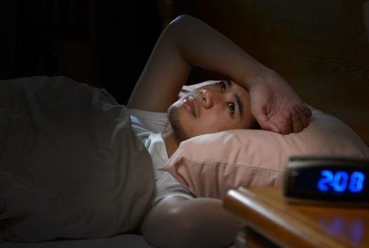 چرا خواب ناکافی می‌تواند احساس درد را در بدن ما افزایش دهد؟