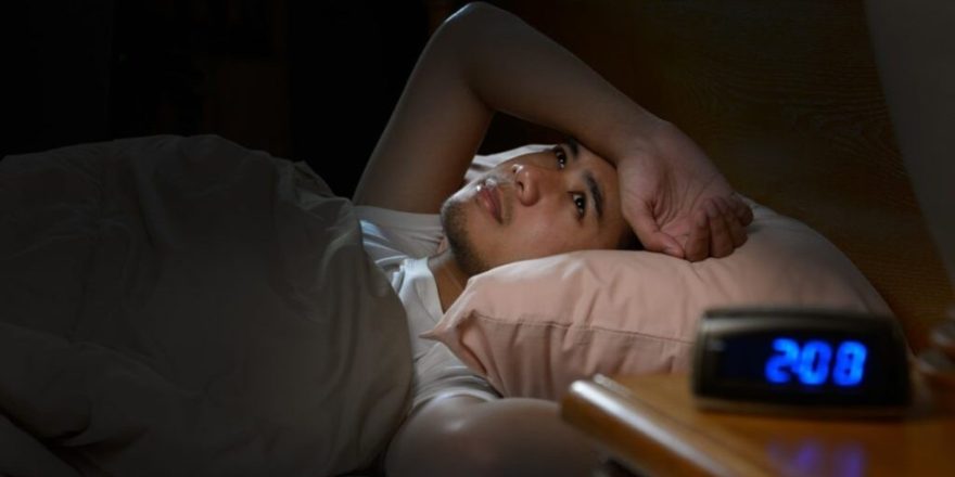 چرا خواب ناکافی می‌تواند احساس درد را در بدن ما افزایش دهد؟