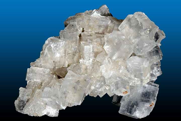 انواع نمک خوراکی و کاربرد آن در آشپزی 3 انواع نمک خوراکی - سنگ نمک