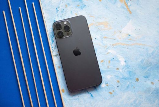 اپل در سکوت خبری به توسعه آیفون ارزان قیمت ادامه می‌دهد