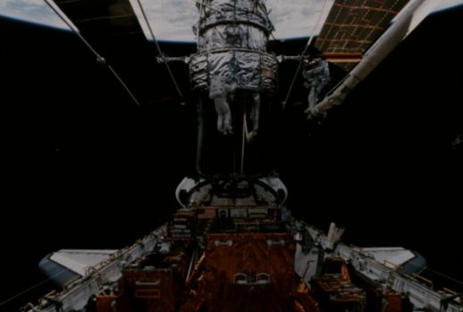 تعمیر تلسکوپ هابل توسط شاتل دیسکاوری