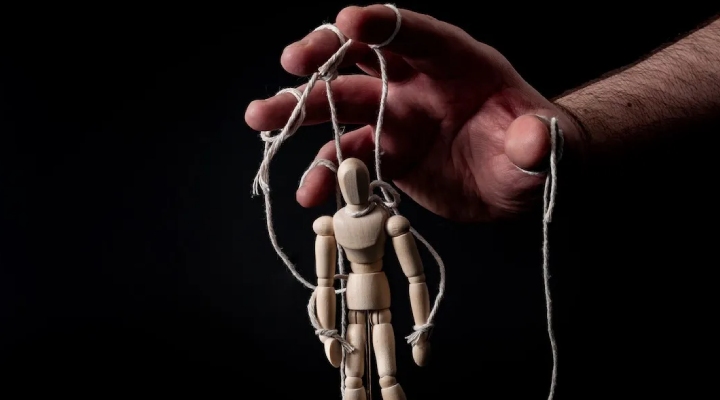 دستکاری عاطفی یک بعد منفی هوش هیجانی