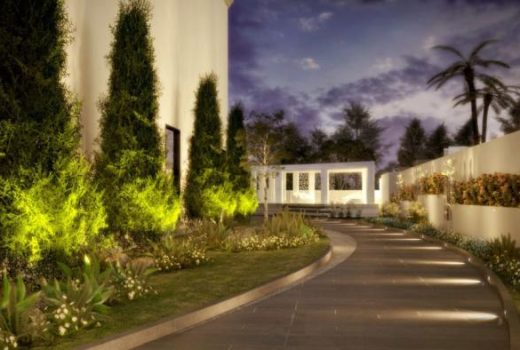 10 مدل لاکچری و کم هزینه نورپردازی باغ ویلا