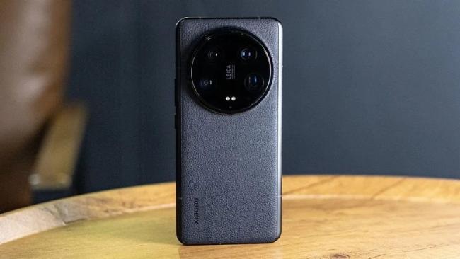 قیاس دو پرچمدار سامسونگ و شیائومی؛ Xiaomi 14 Pro و S24Ultra_سیاه پوش 4 گوشی شیائومی 14