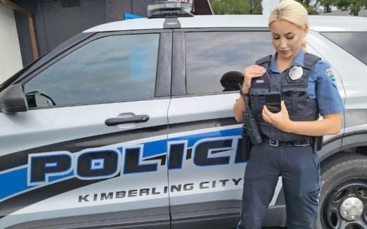 افسران پلیس در چند ایالت آمریکا از دوربین گلکسی زد فلیپ در جریان ماموریت‌ها استفاده می‌کنند