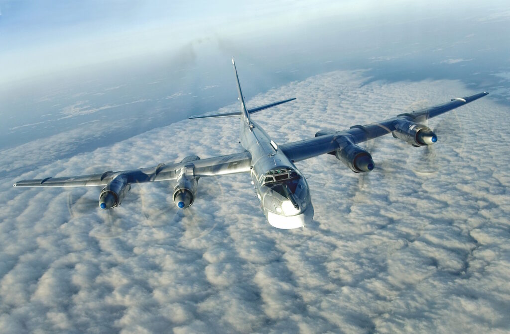 قابلیت های بمب افکن استراتژیک Tupolev Tu-95_سیاه پوش 4 بمب افکن Tupolev Tu-95
