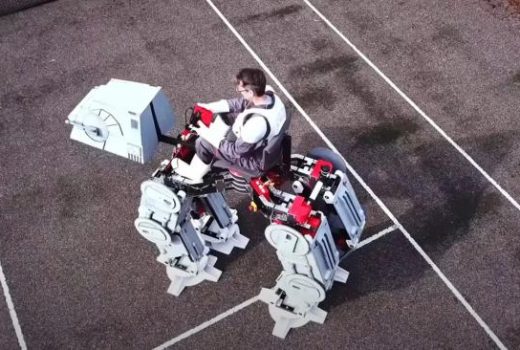 آرزوی کودکی به واقعیت پیوست؛ سوار بر AT-AT در دنیای واقعی