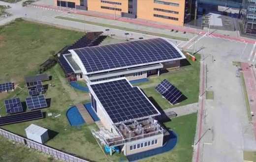 دستاورد چشمگیر پروژه انرژی خورشیدی با نصب پنل‌های خورشیدی روی ساختمان‌های عمومی