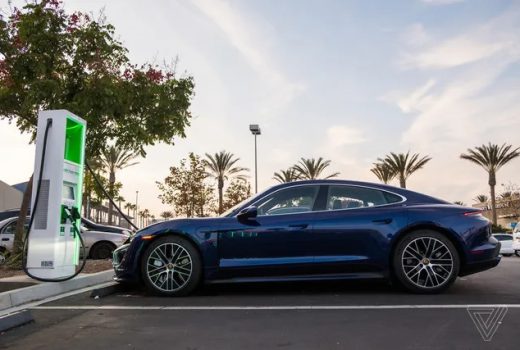 پورشه بار دیگر از موتورهای بنزینی در محصولات خود استفاده می‌کند