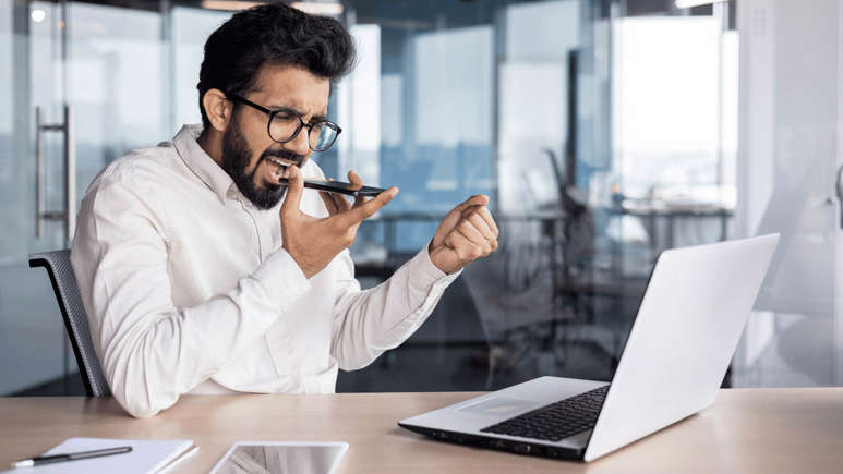 1734378483 834 ۱۷ عادت شگفت آدم های فوق العاده باهوش سیاه پوش