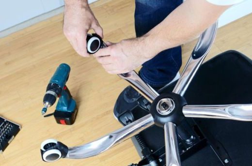 صندلی اداری کهنه