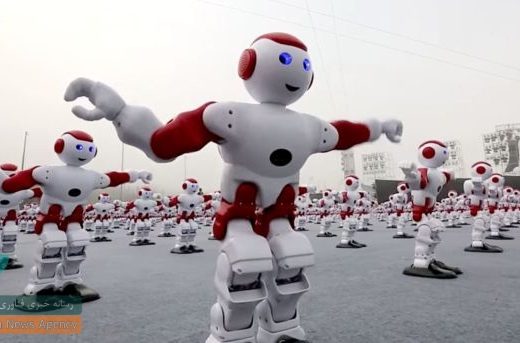 چین با رقص ربات‌های انسان‌نما قدرت خود در رباتیک را به رخ کشید