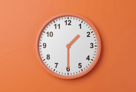 حدود سه ساعت بعد از صبحانه یک وعده‌ی غذایی کامل میل کنید تا سطح انرژی و تغذیه‌ی مورد نیاز بدن برای نیمه‌ی دوم روز تأمین شود