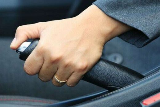 چرا ترمز دستی گیر می‌کند؟ رازهای پنهان و راهکارهای طلایی