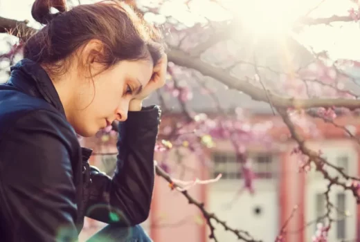 چرا در بهار افسرده می‌شویم؟ + چطور با افسردگی بهاری کنار بیاییم؟