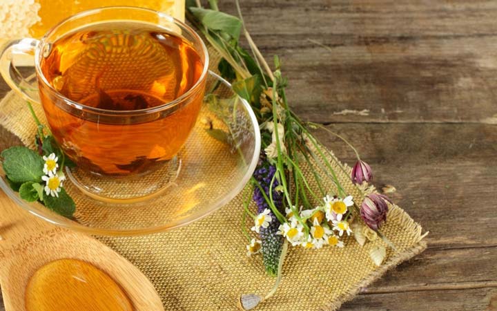 دلچسبترین دمنوش های بهاری؛ معارفه ۱۲ دمنوش مناسب فصل بهار_سیاه پوش 11 دمنوش های بهاری - دمنوش اسطوخودوس و گلهای بهاری