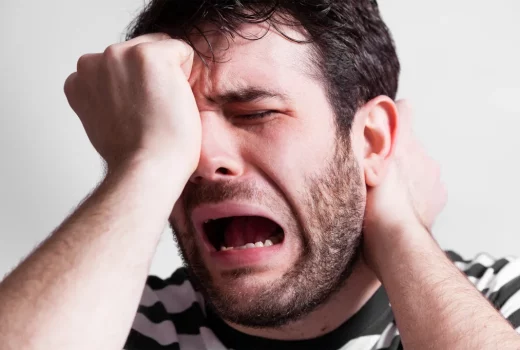 تنهایی گریه نکنید: رمز و راز اشک ریختن و همدلی کردن