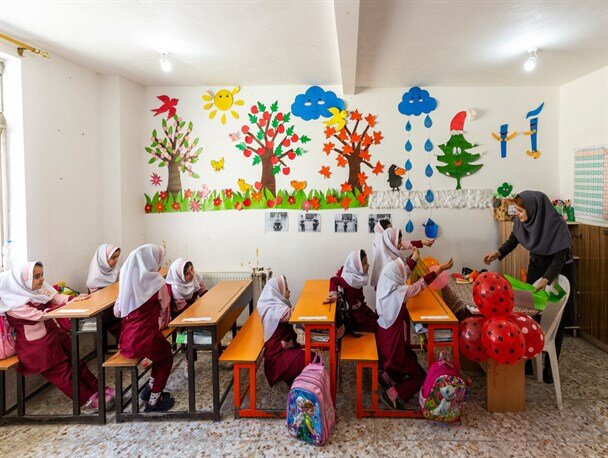 ۲۰ بازی گروهی در مدرسه (از دبستان تا دبیرستان)_سیاه پوش 10 دختر بچه ها در مدرسه