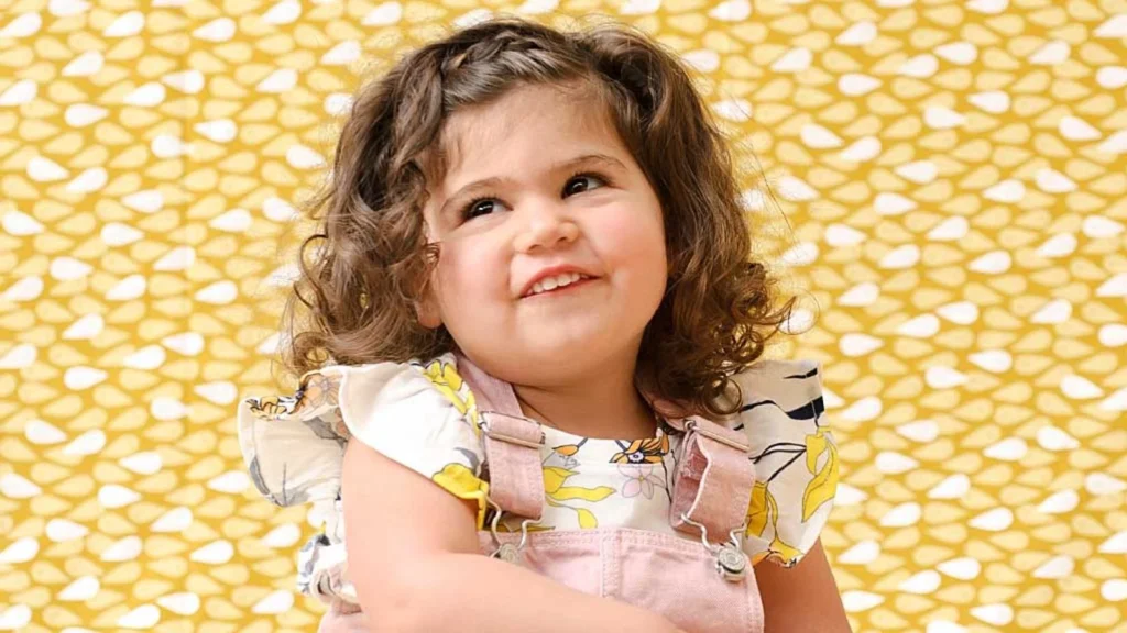 راهنمای پرورش کودک ۲ ساله؛ همه چیزهایی که باید بدانید!_سیاه پوش 37 1755685509 791 راهنمای پرورش کودک ۲ ساله؛ همه چیزهایی که باید بدانید سیاه.webp