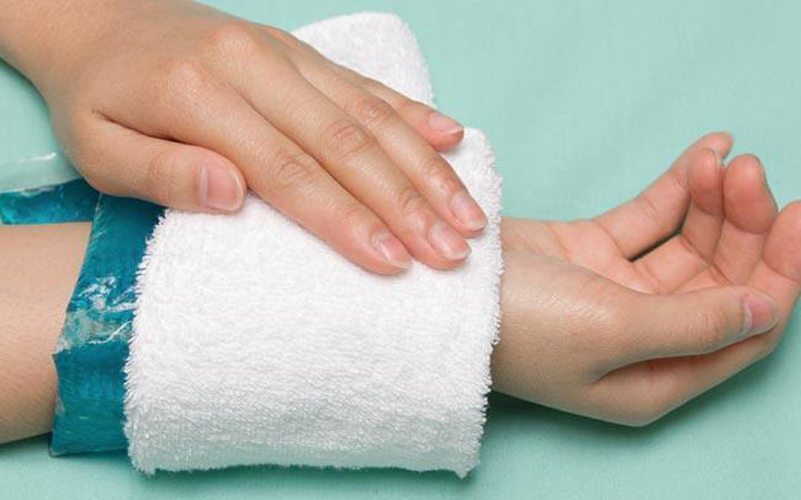 ۷ درمان خانگی کورک (درمان چیبان در خانه)_سیاه پوش 2 درمان کورک - پوشاندن کورک با کمپرس گرم