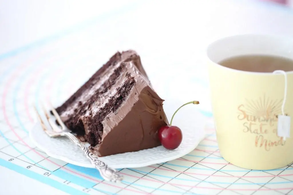 چرا شکلات را دوست داریم و چرا شکلات خوشمزه است؟_سیاه پوش 47 چرا شکلات را دوست داریم و چرا شکلات خوشمزه است؟ سیاه.webp