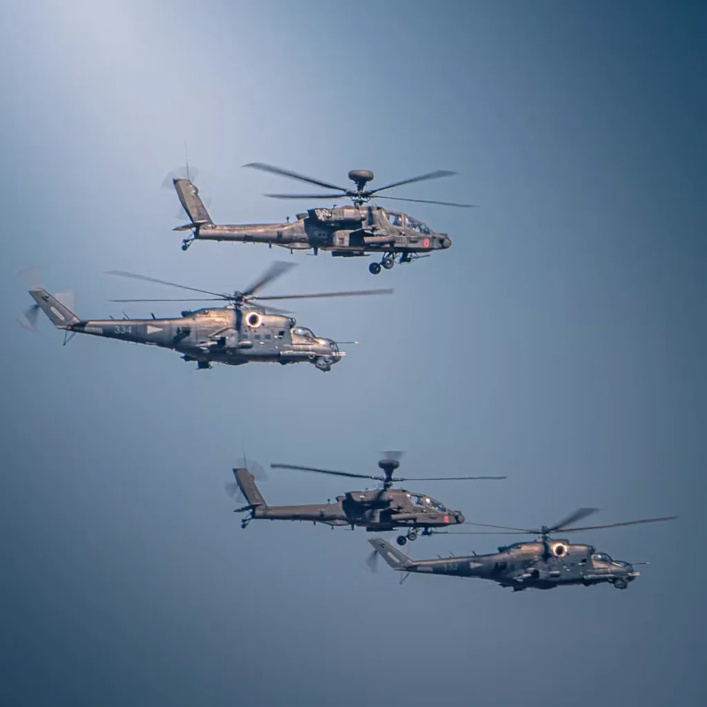 چه کشوری بهترین هواگردهای نظامی را دارد؟_سیاه پوش 45 هلیکوپتر آپاچی