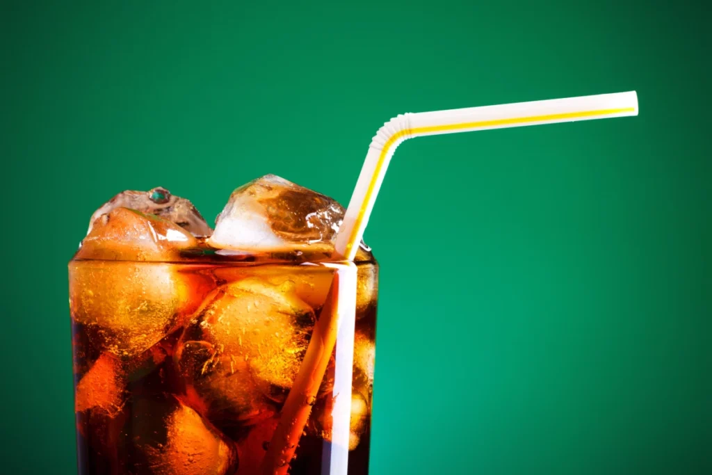 تاثییر نوشابه رژیمی بر دیابت: دوست یا دشمن؟ بازدید کامل مزایا، معایب و حقایق علمی_سیاه پوش 22 روی دیگر سکه؛ معایب و نگرانیهای بلندمدت علمی