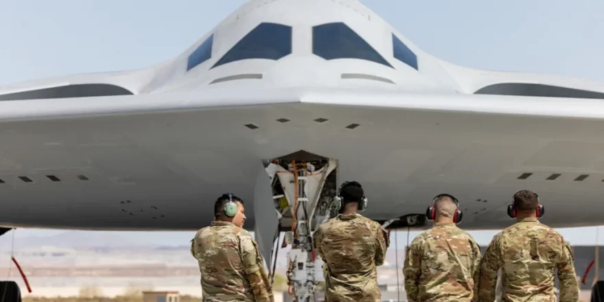 نخستین پرواز دومین بمب‌افکن B-21 Raider