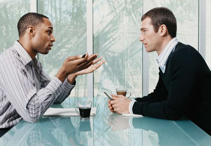 ۱۱ راه تحکیم قوت نه گفتن: چطور نه گفتن را یاد بگیریم؟_سیاه پوش 59 قدرت نه گفتن - هنگام نه گفتن زبان بدن قاطعی داشته باشید.