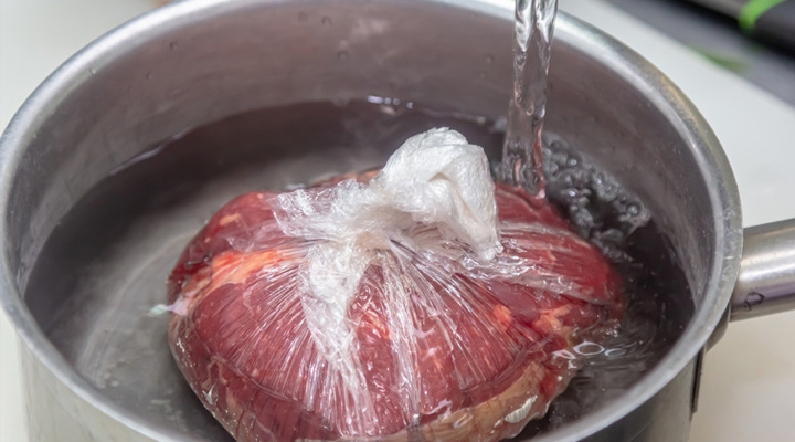 1758356351 38 گوشت تازه و منجمد چه تفاوت‌هایی دارند؟ آیا گوشت تازه