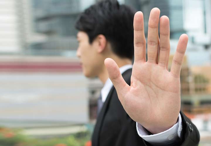 ۱۱ راه تحکیم قوت نه گفتن: چطور نه گفتن را یاد بگیریم؟_سیاه پوش 57 قدرت نه گفتن - بدانید که نمی توان همه را راضی نگه داشت.