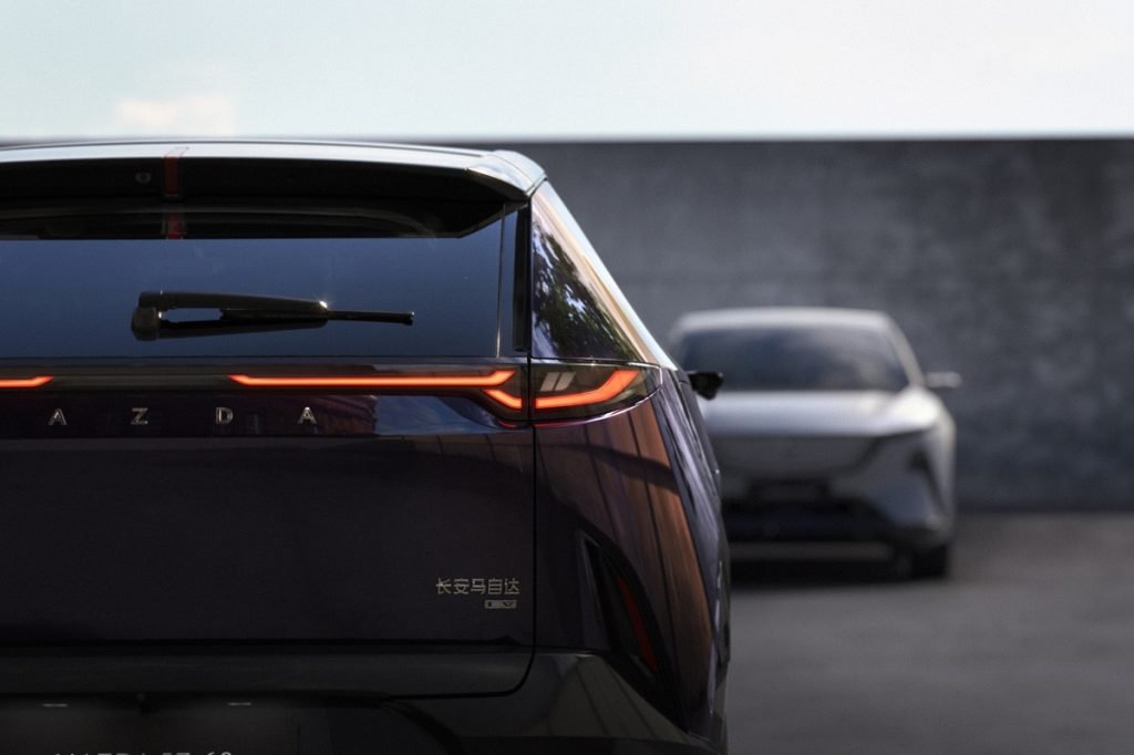 مزدا EZ-60 با قیمت پایه ۱۶,۸۰۰ دلار داخل بازار چین شد_سیاه پوش 4 کراس اوور برقی