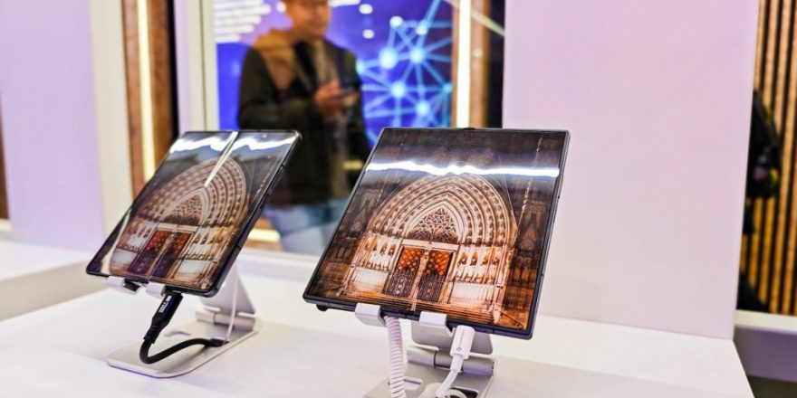 گوشی تاشو سه‌تکه سامسونگ احتمالاً در بازارهای جهانی عرضه می‌شود